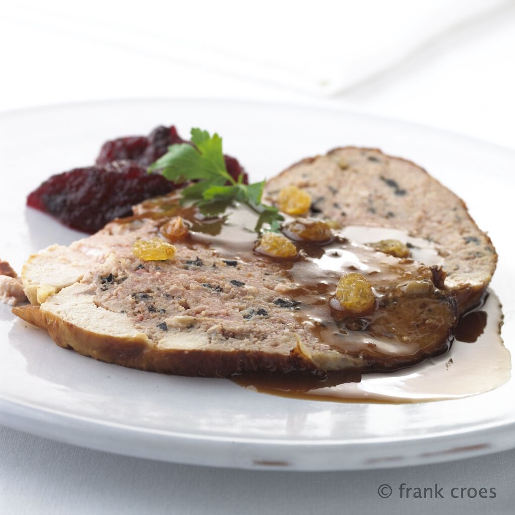 (1) TURDUCKEN (TURKEY, DUCK, CHICKEN) / FARCE TRUFFÉE / SAUCE LEGEREMENT CREMEE (1 pers.)