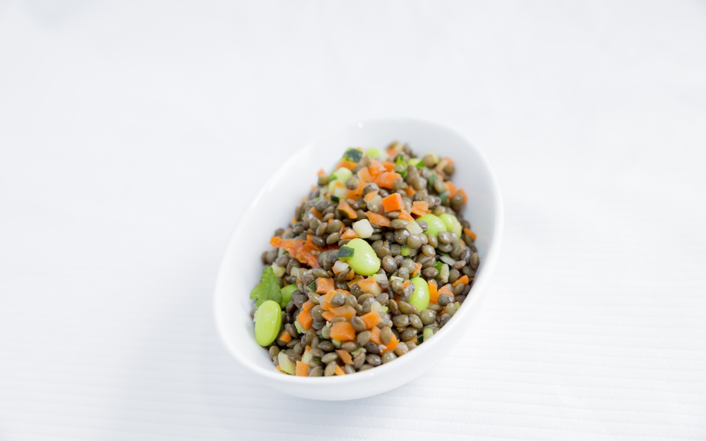 GREEN LENTILS SALAD / DRIED SUN-TOMATOES / CARROTS / GREEN HERBS (180g)