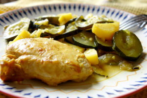 TAJINE DE POULARDE / COURGETTES / CITRON / CORIANDRE / RAISINS