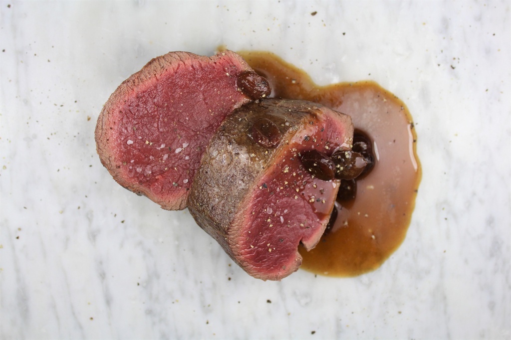 FILET DE BICHE / SAUCE BRUNE AUX RAISINS CONFTIS / MOUTARDE TIERENTEYN (1 pers.)