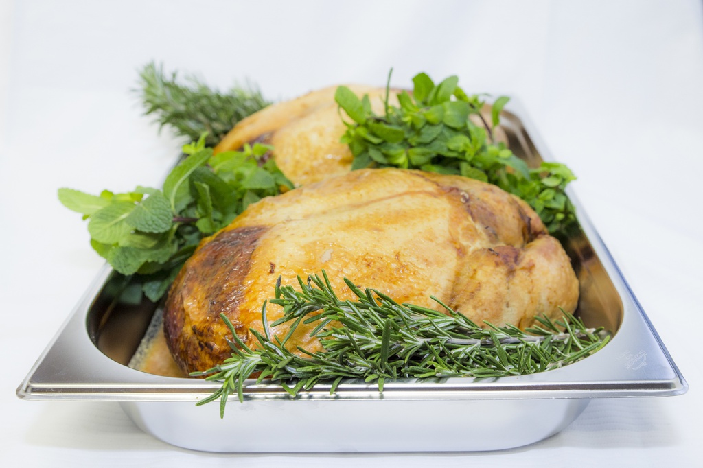 GEVULDE JONGE KALKOEN MET WINTERVRUCHTEN / LICHTROMIGE BRUINE JUS (4 PERS.)