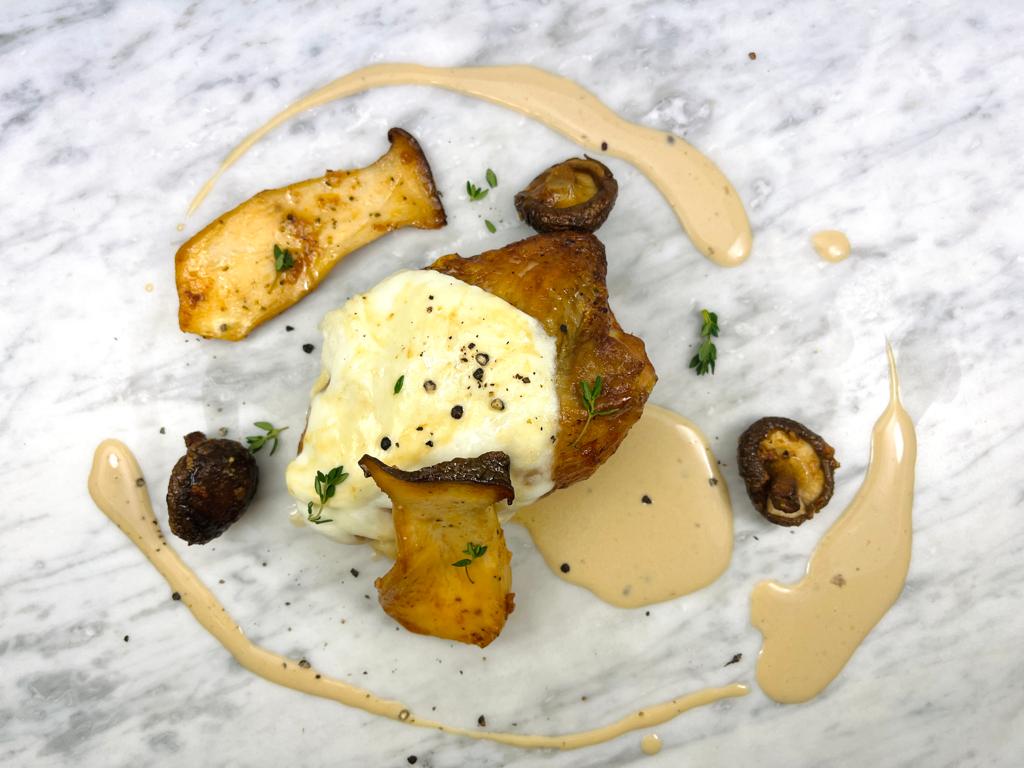 FILET DE PINTADEAU / STRACCIATELLA / SAUCE CREME AUX CHAMPIGNONS DES BOIS / MARJOLAINE -1PERS