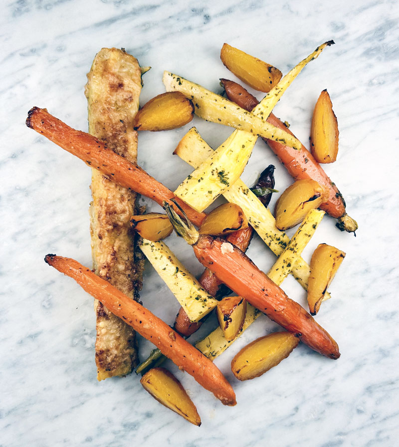 PLATTER -- YOUNG CARROTS / ZUCCHINI WITH PARMESAN / PARSNIP / YELLOW BEETROOT / SWEET POTATOES (4 pers.)