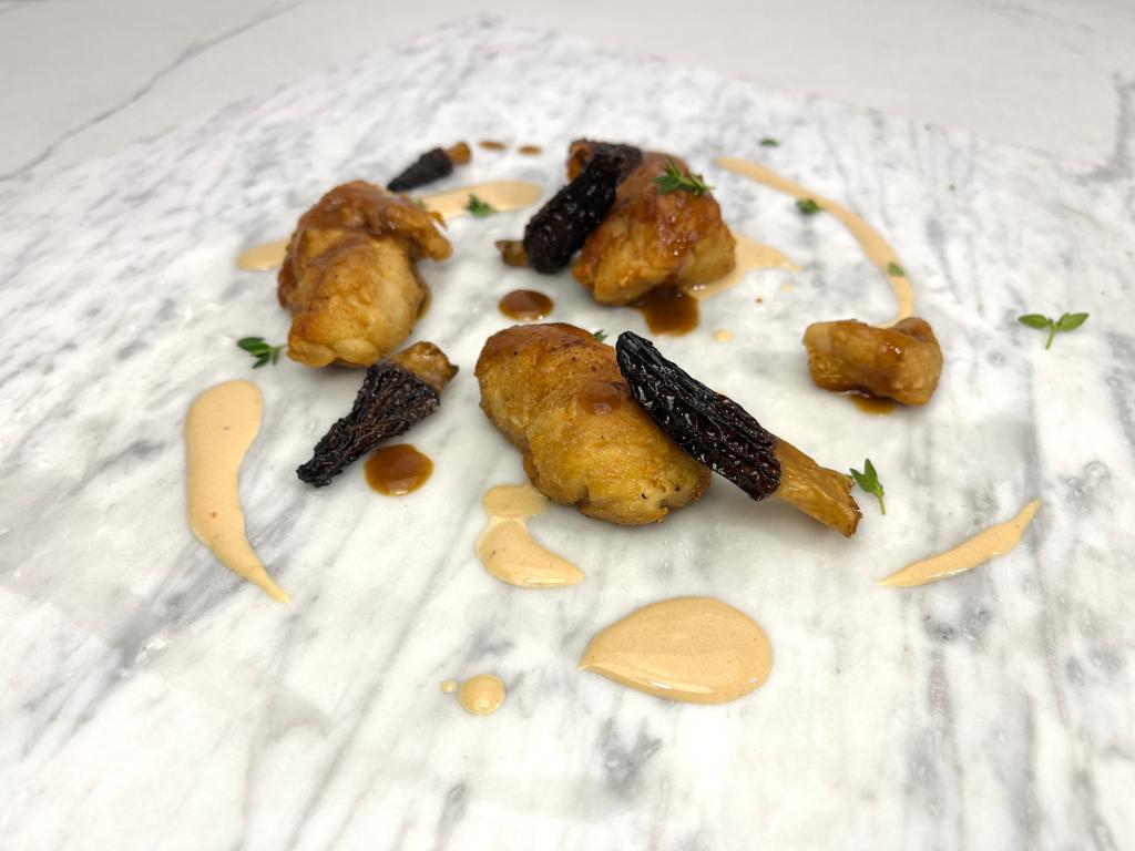 SWEETBREADS / WILD MUSHROOMS / MADAGASCAR PEPPER SAUCE (1 pers.)