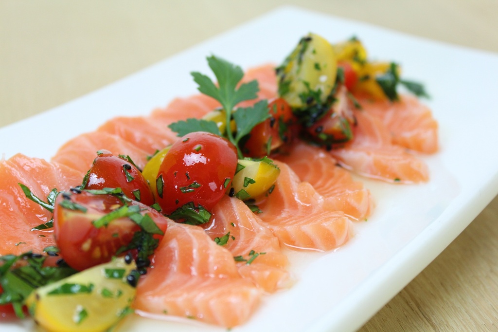 SCHOTEL -- TIRADITO VAN ZALM / SESAM / CHILI (8 pers.)