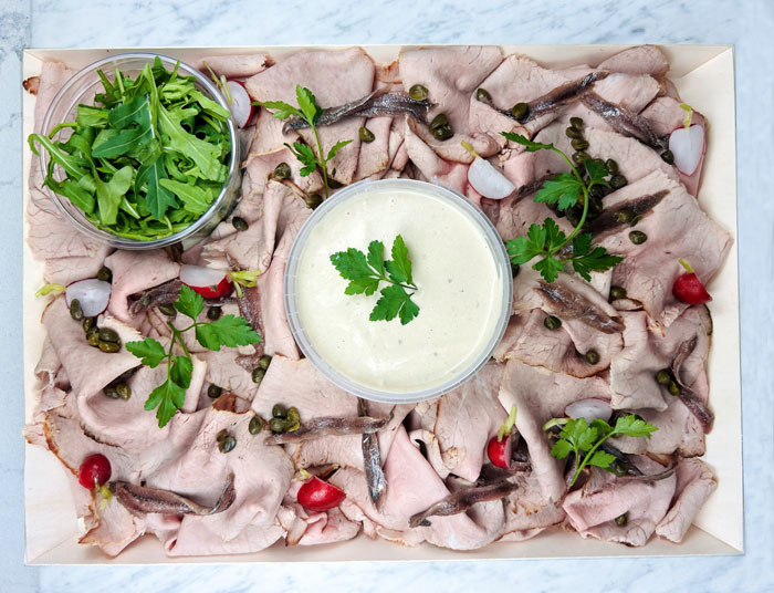 SCHOTEL - VITELLO / SALSA TONNATA / ANSJOVIS / KAPPERTJES - 8PERS