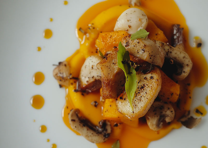 (1) SWEET POTATOES / WILD MUSHROOMS / STRACCIATELLA DI BUFALA / ACACIA HONEY (1 pers.)