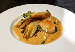 [8368 - 80 / FTK] SCALLOPS / BRAISED ENDIVES / LIGHT CREAM SAUCE